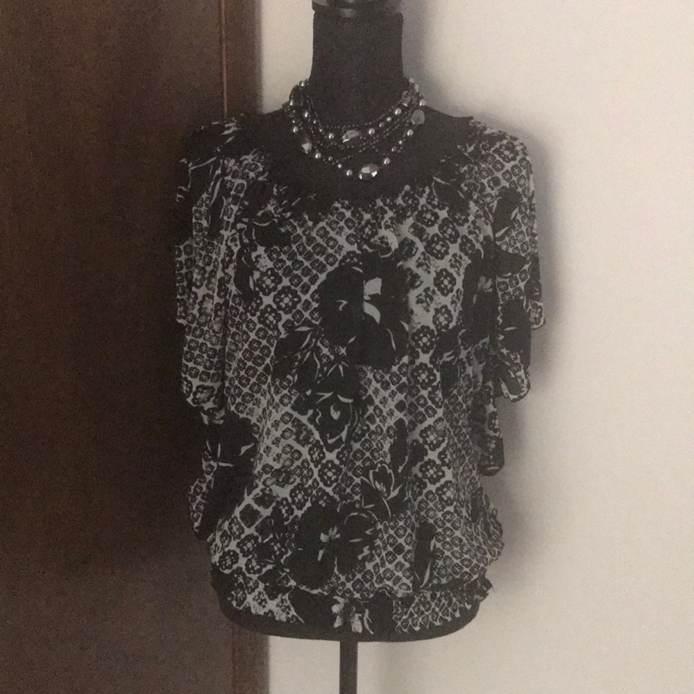 Stunning Van Heusen Blouse